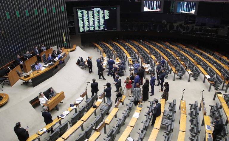 Plenário reúne-se nesta manhã para votar acordos internacionais