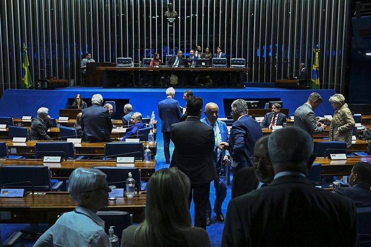 Senado aprova projeto que torna homicídio em escola crime hediondo