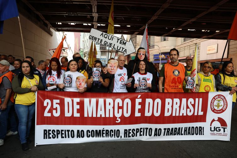 Ato de trabalhadores na 25 de Março repudia interferência de Trump