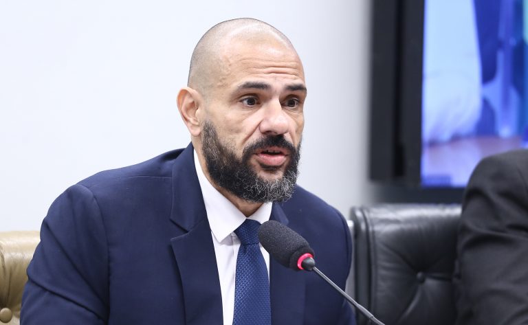 Comissão aprova incentivos e condições para o primeiro emprego de jovens como cuidadores de idosos