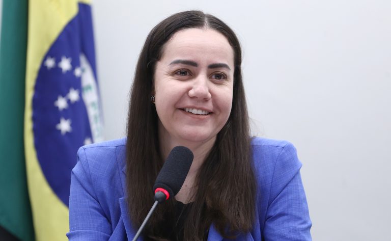 Comissão aprova proposta para aluno com diabetes ter tutor