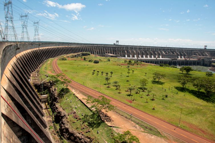 Consumo de IA no Paraguai faz Itaipu estudar construção de 2 turbinas