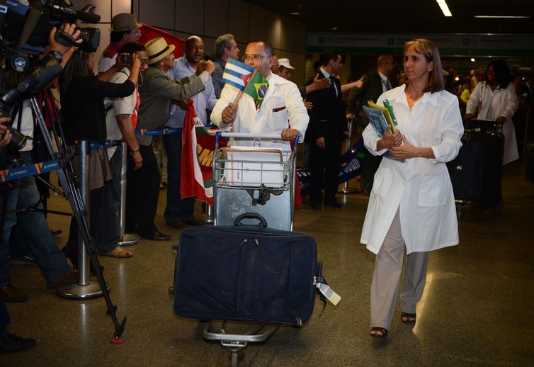 Associação de médicos cubanos repudia ação dos EUA contra Mais Médicos