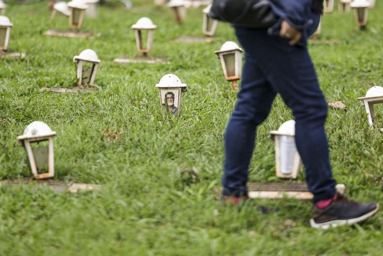 Brasileiros não resgatam de R$ 10 mil a R$ 50 mil de parentes mortos