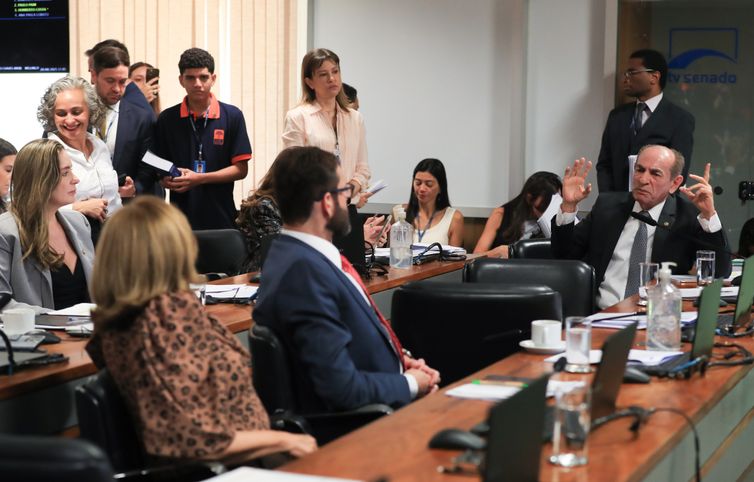 CCJ do Senado aprova novo código eleitoral com 900 artigos