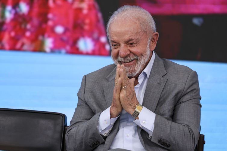 Lula descarta desafiar EUA, mas diz que Brasil não é republiqueta