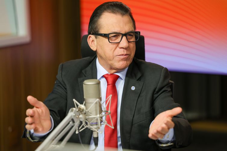 Ministro minimiza impacto do tarifaço no mercado de trabalho