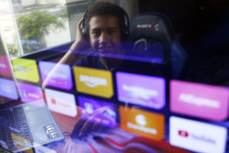 Motta: adultização é tema que saiu das telas e ganhou as ruas 