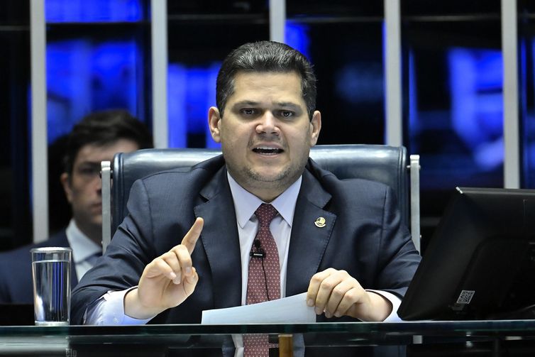 Alcolumbre manda arquivar PEC da Blindagem após rejeição da CCJ