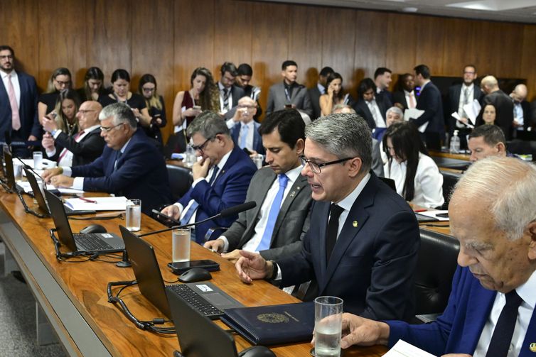 CCJ do Senado rejeita PEC da Blindagem por unanimidade