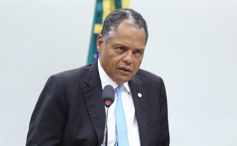 Comissão adia votação de mudanças no modelo de contratação e aposentadoria de agentes de saúde e de endemias