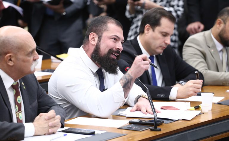 Comissão aprova integração de sistemas de câmeras de condomínios na busca por foragidos