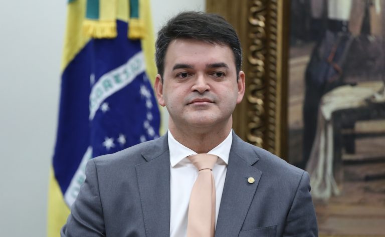 Comissão aprova prioridade para processos de crime contra criança