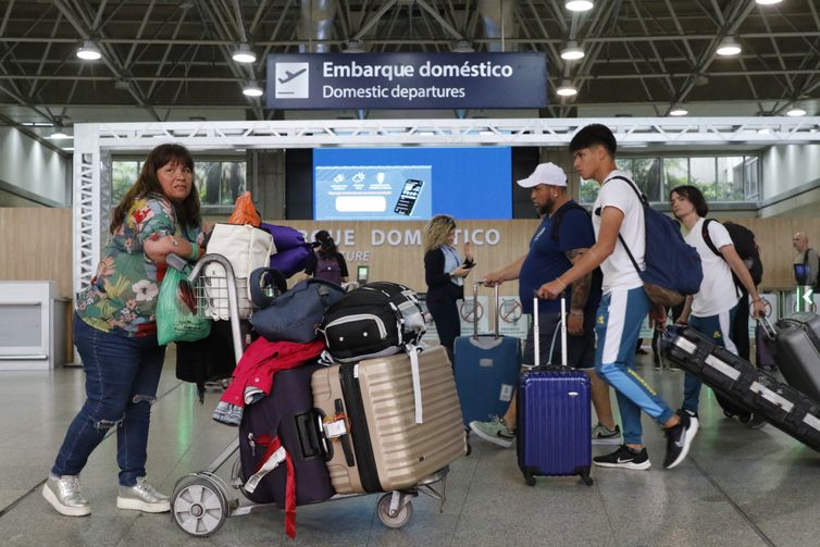 Galeão deve chegar a 30 milhões de passageiros em 3 anos, diz ministro