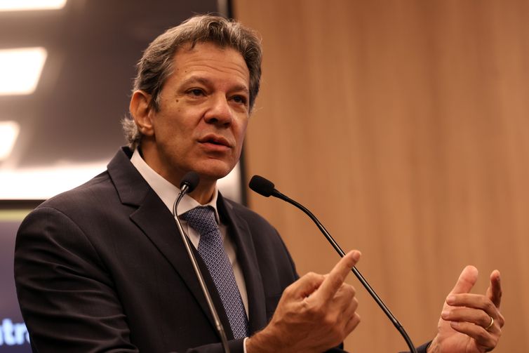 Haddad prevê queda dos juros 