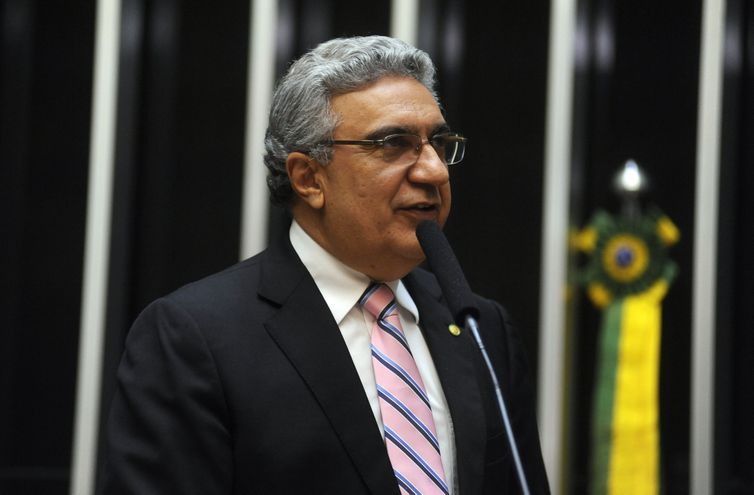 Laurez Moreira assume governo do Tocantins e exonera secretários
