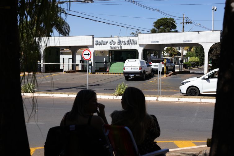 Polícia reconhece falhas em relatório de vistoria na casa de Bolsonaro