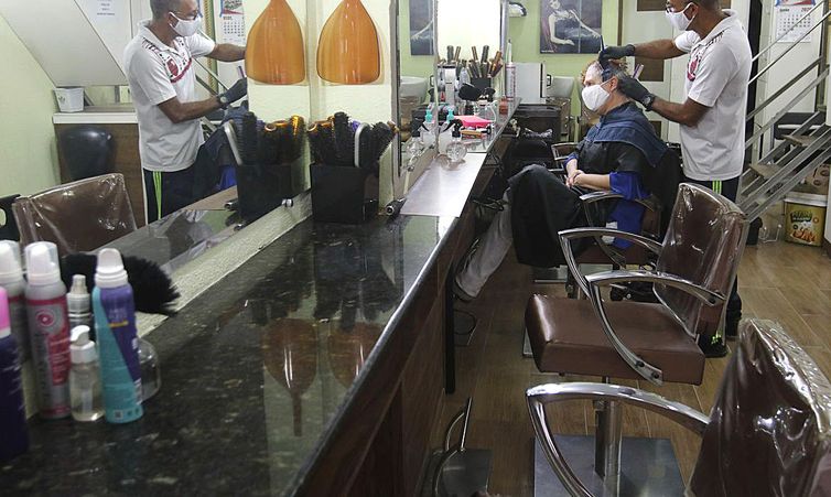 Setor de serviços cresce 0,3% em julho, mostra IBGE