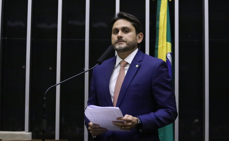 Câmara conclui votação de projeto que permite atualização do valor de bens no IR; acompanhe