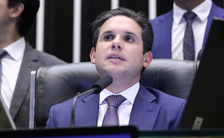 Câmara terá semana de votação de projetos sobre educação, diz Hugo Motta