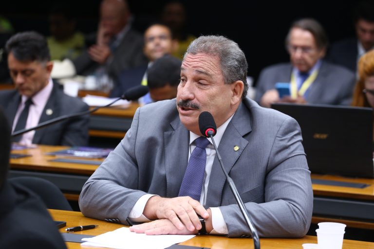 Comissão aprova projeto que pretende tornar a internet mais segura e acessível para idosos