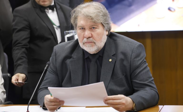 Comissão aprova projeto que prevê concessão de estádios públicos para a iniciativa privada