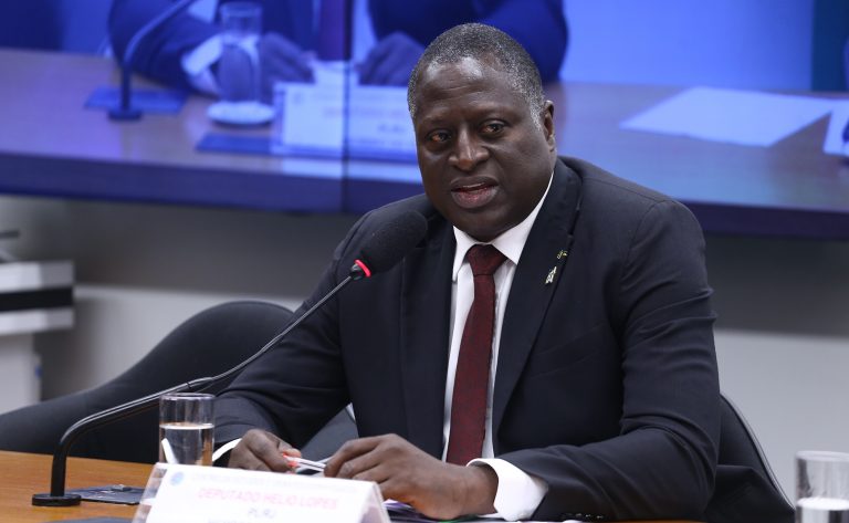 Comissão debate denúncias de violações de direitos humanos no Programa Mais Médicos