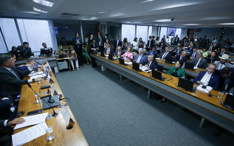 Deputado pede prisão de ex-presidente de entidade por silêncio em CPMI