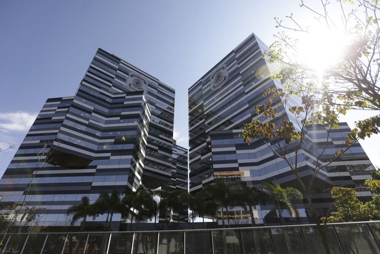 Moraes autoriza investigação sobre interferência de Bolsonaro na PF