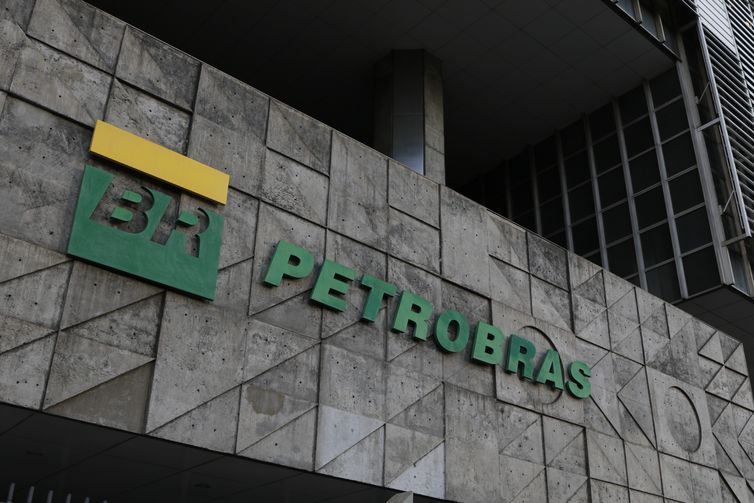 Petrobras anuncia R$ 2,6 bilhões para indústria naval na Bahia