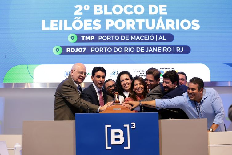 Petrobras e Britto-Macelog vencem leilões portuários em São Paulo