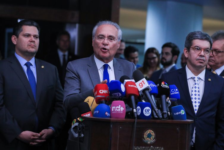 Renan Calheiros será relator do projeto de isenção do IR no Senado