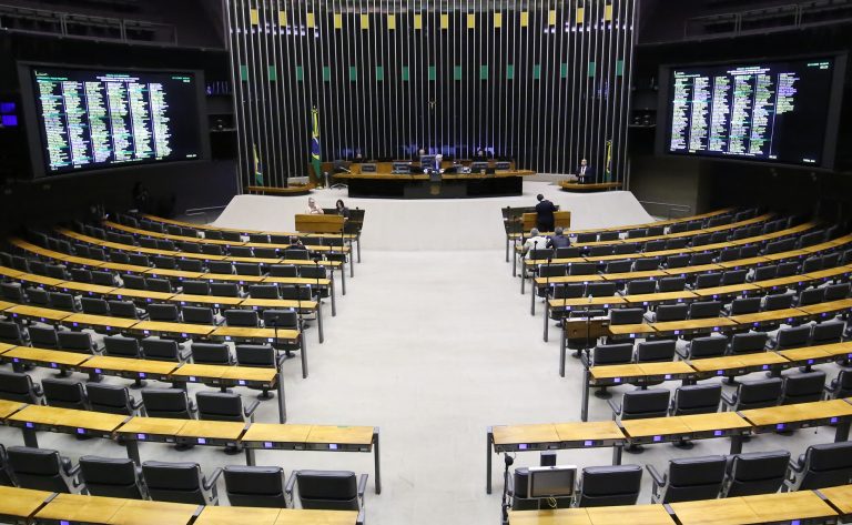 Câmara analisa pedidos de urgência para projetos; acompanhe