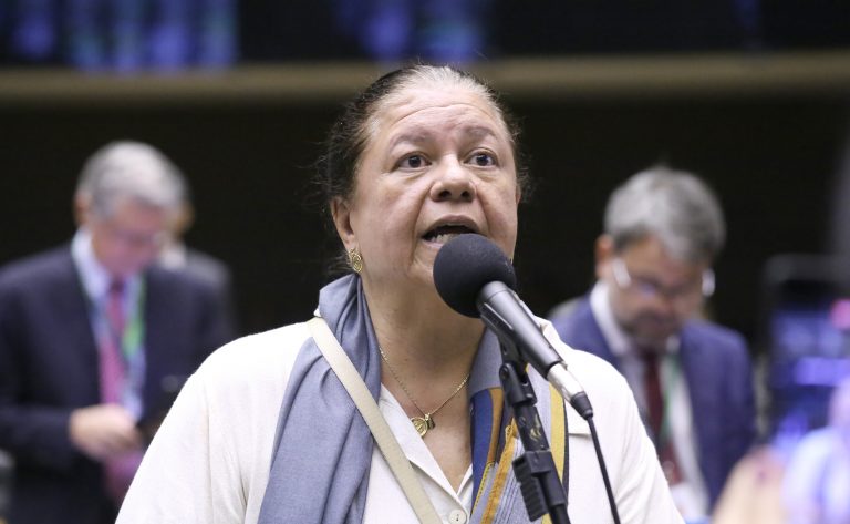 Comissão aprova projeto que limita acumulação da aposentadoria de ex-congressista com mandato local