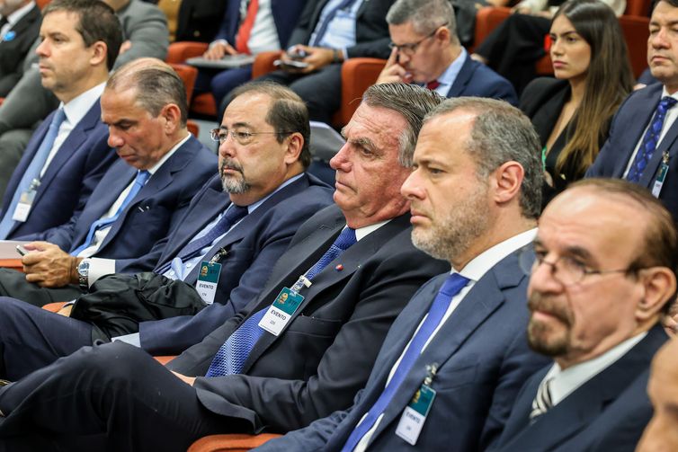 Defesas de Bolsonaro e de outros réus contestam execução das penas 