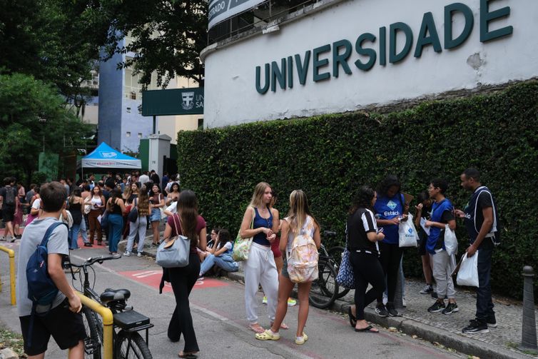 Inep libera gabarito do primeiro dia do Enem 2025