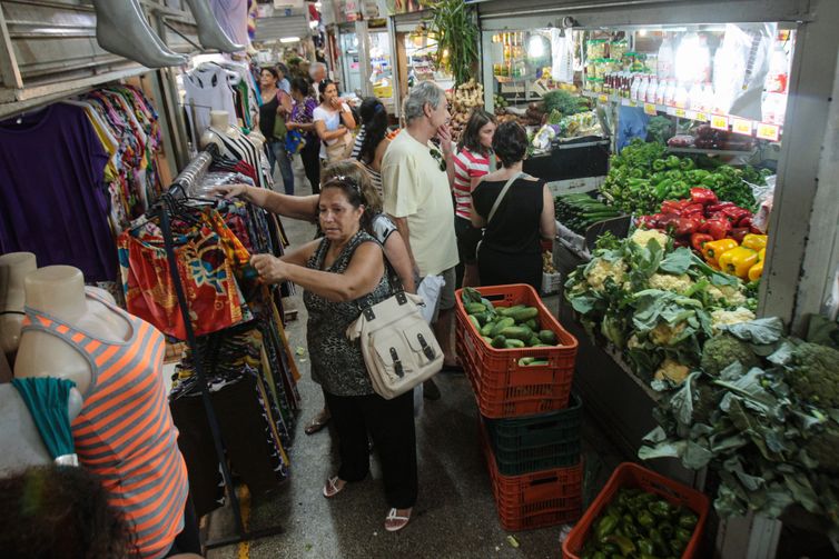 INPC recua para 0,03% em outubro e acumula 4,49% em 12 meses