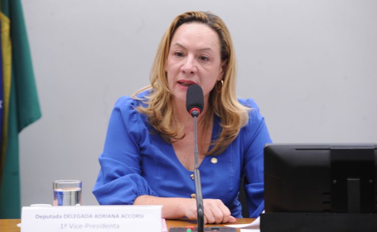 Comissão aprova proibição de condenados por violência contra mulher se inscreverem na OAB