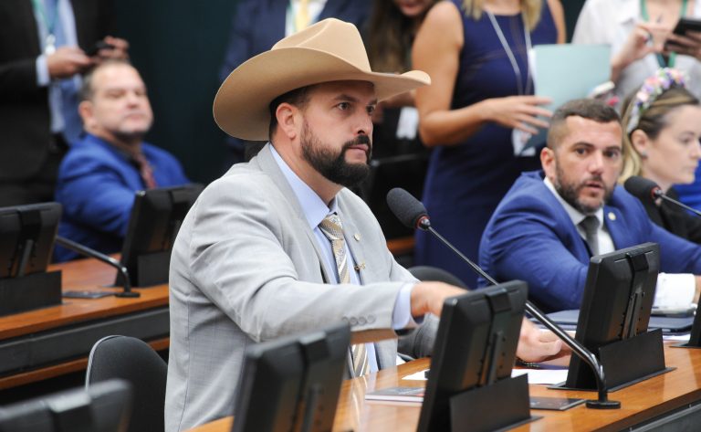 Comissão aprova projeto que ajusta legislação sobre transportador rodoviário de cargas