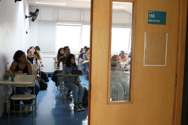 Fuvest divulga lista de aprovados e locais de provas para 2ª fase