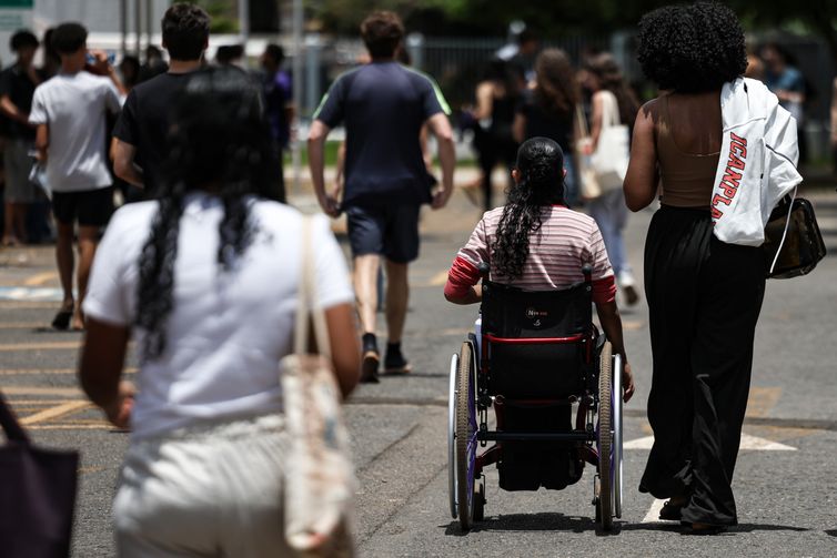 Reaplicação do Enem começa nesta terça-feira em todo o país
