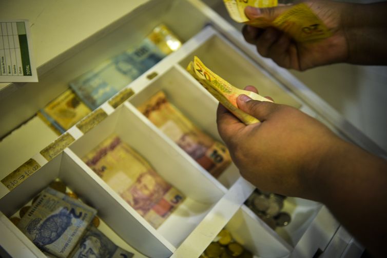 Segunda parcela do décimo terceiro deve ser depositada até esta sexta