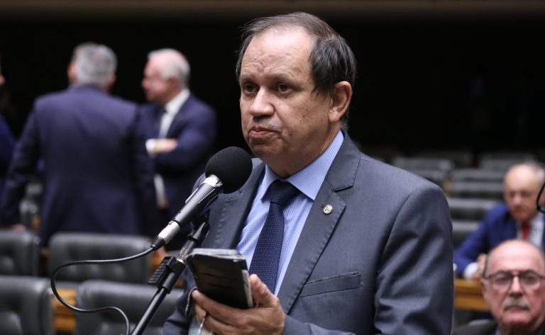 Comissão aprova projeto que proíbe privatização de praias e cobrança de pedágio em orlas