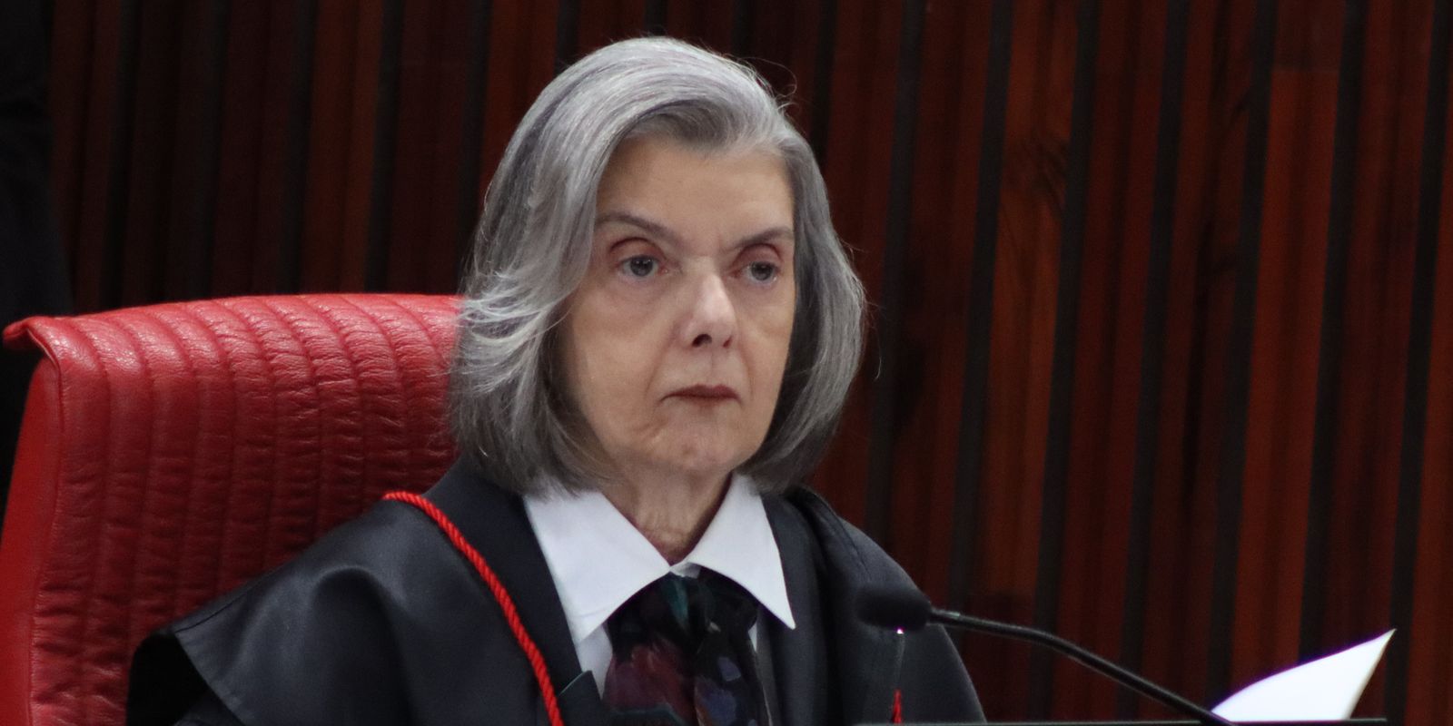 Cármen Lúcia critica falta de espaços de poder para mulheres 