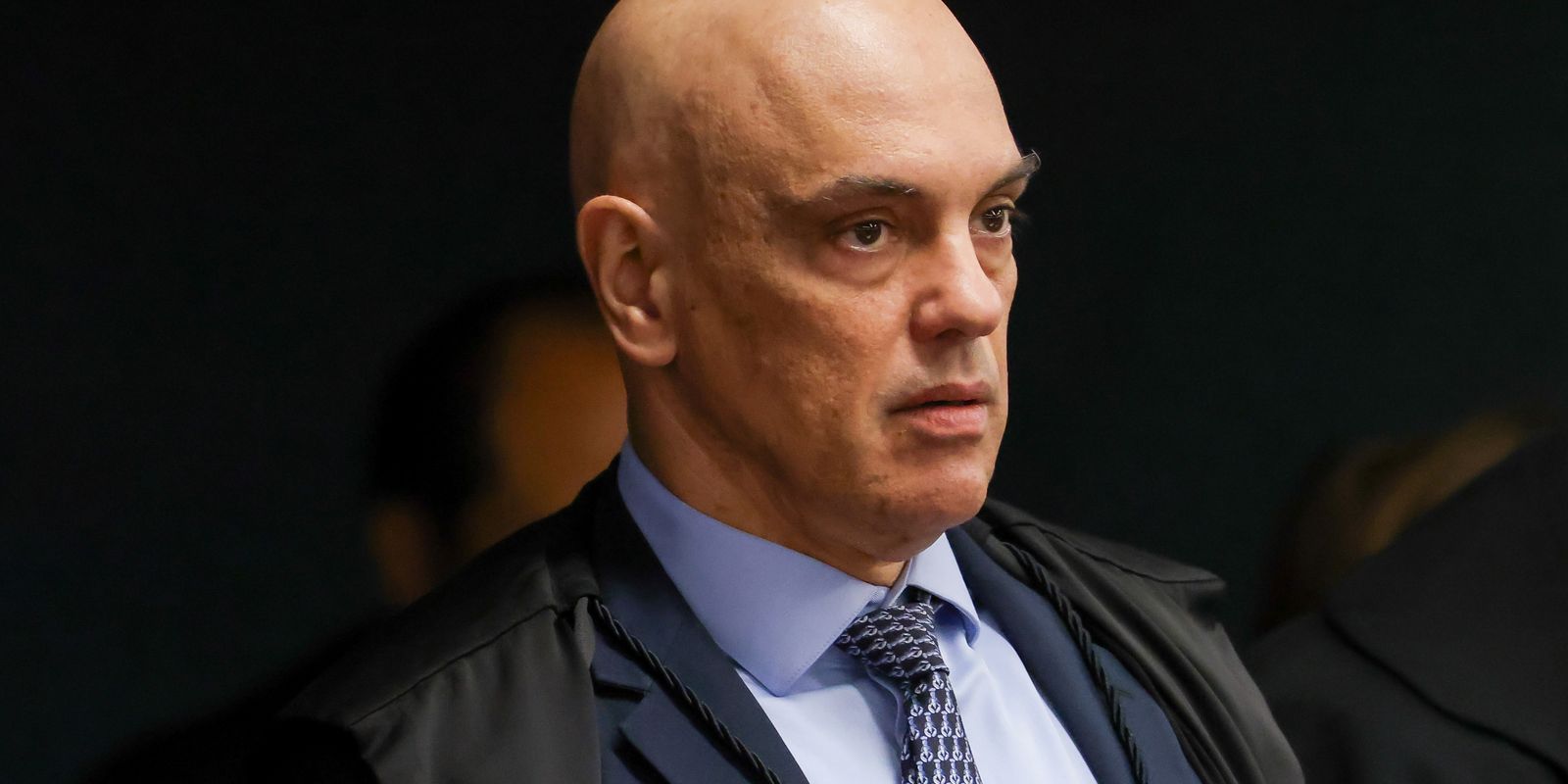 Moraes volta a pedir que PGR se manifeste sobre arma de Bolsonaro