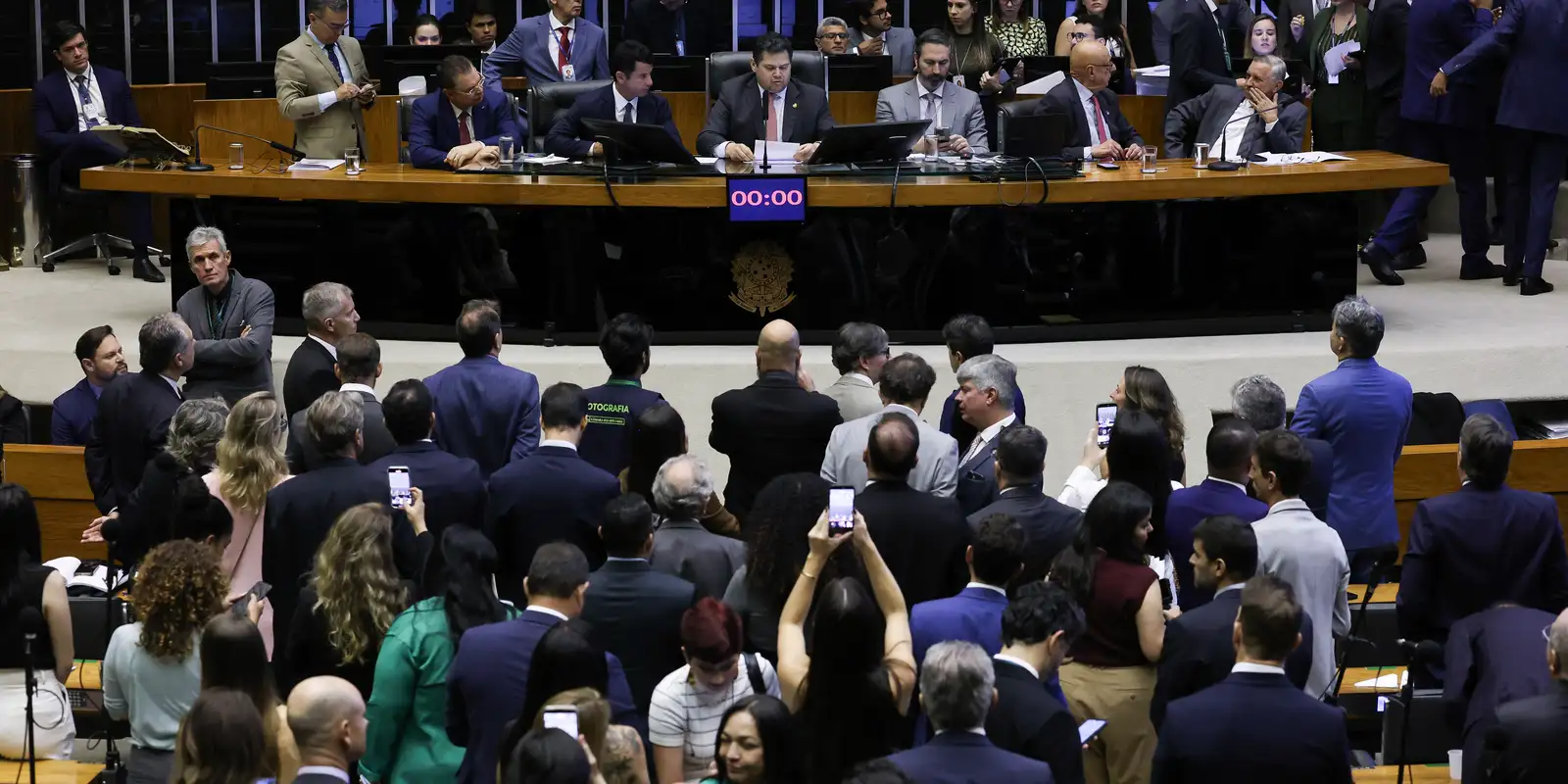 Alcolumbre marca votação da PEC pelo fim da 6x1 para quarta-feira